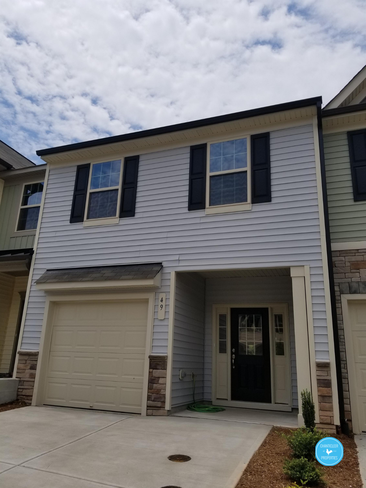 49 E Grove Point Dr photo 2