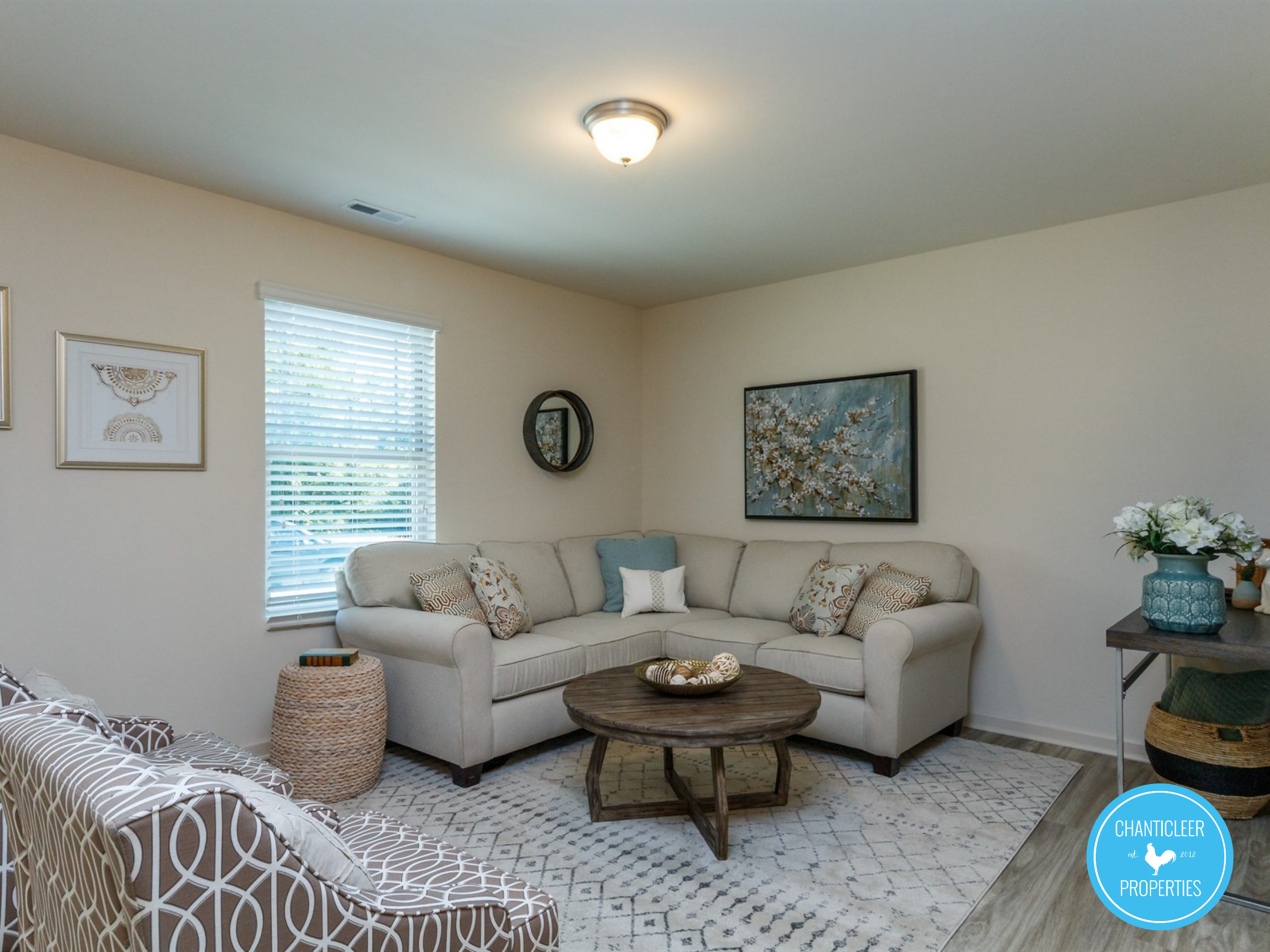 526 Hobkirks Place photo 2