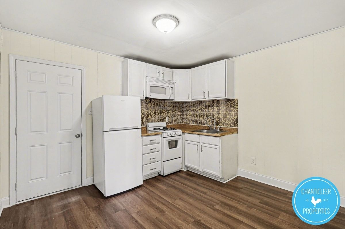 115 Florence St — Unit 6 photo 3
