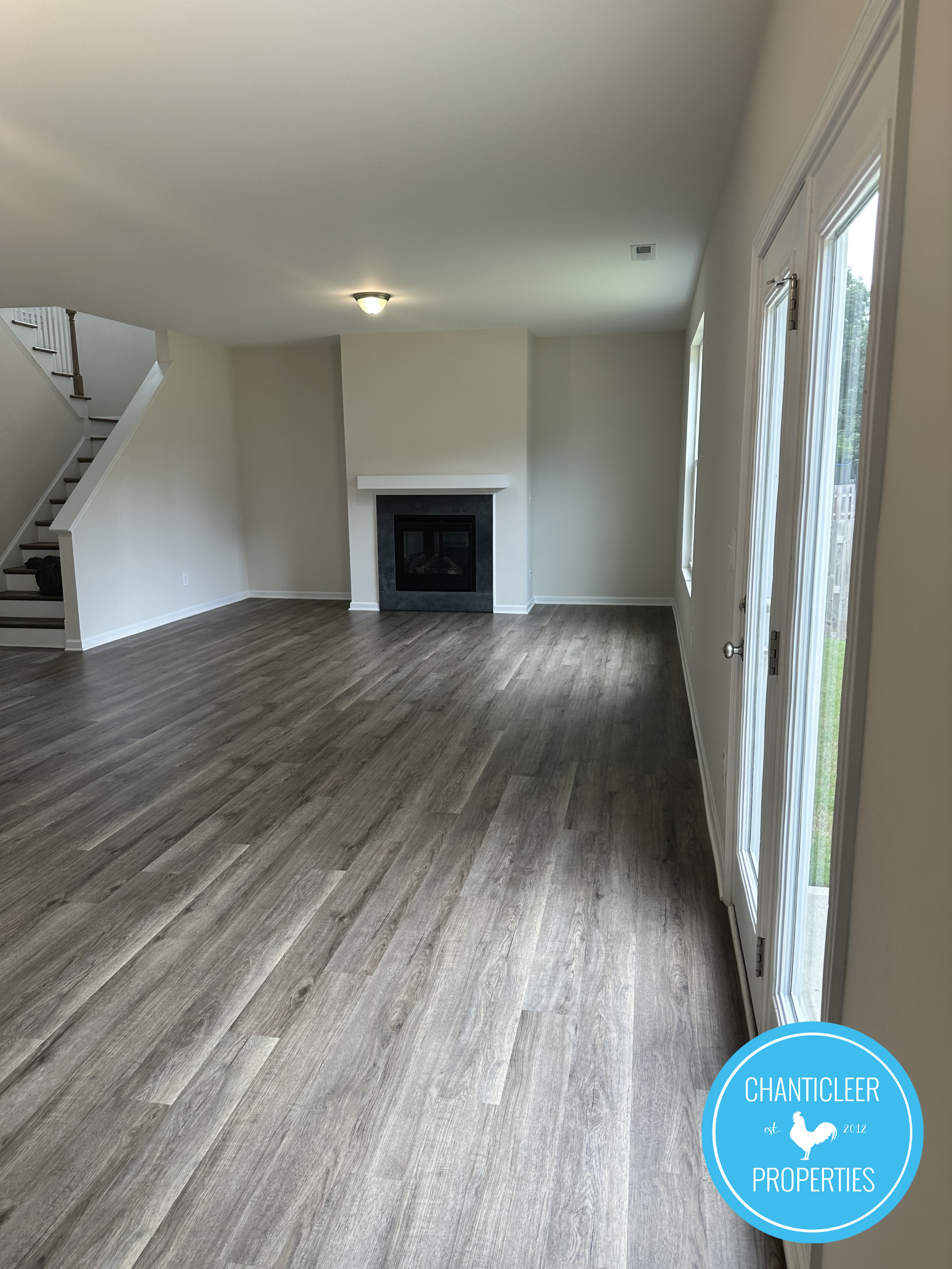 2528 Reynolds Dr photo 3
