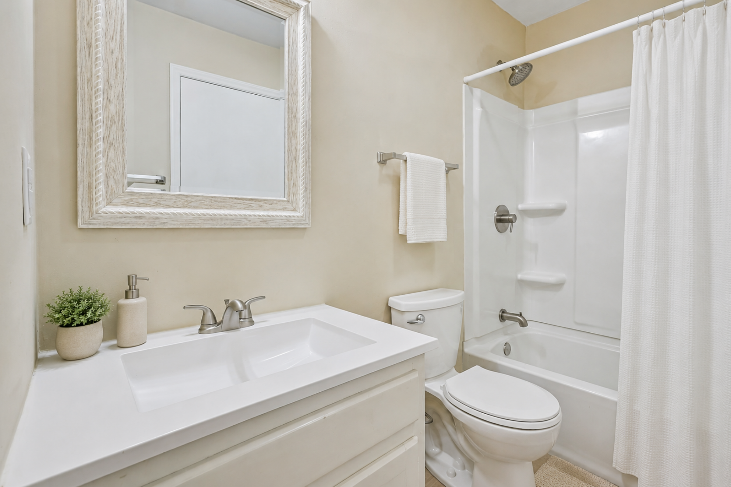 508 East Harden Street — Unit B photo 19