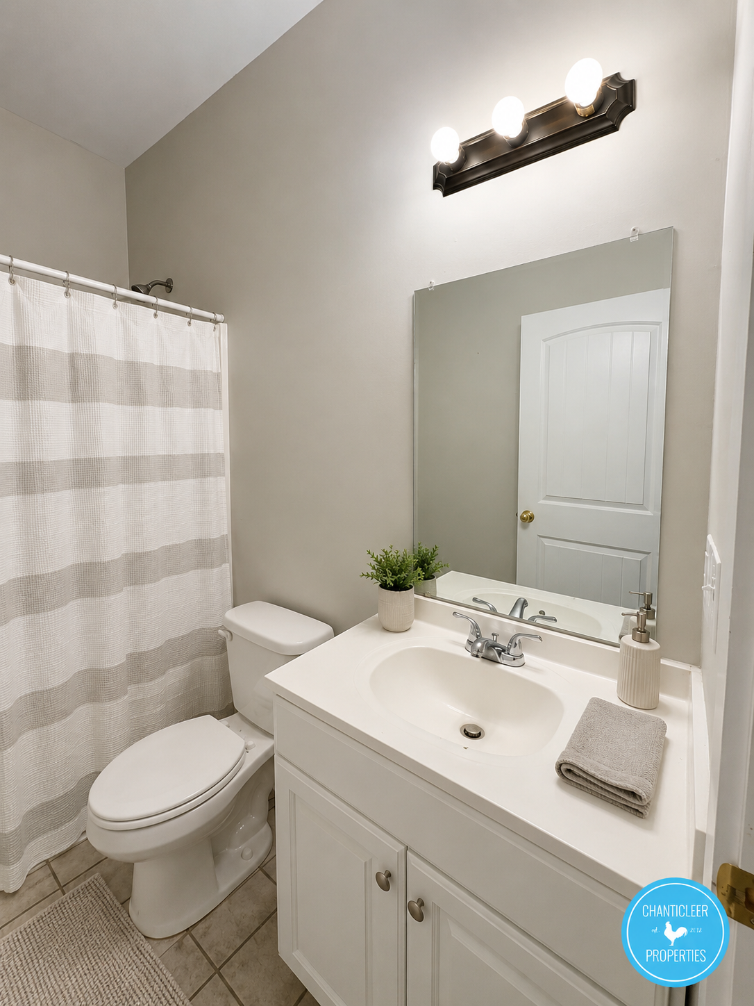 210 Bond Street photo 6